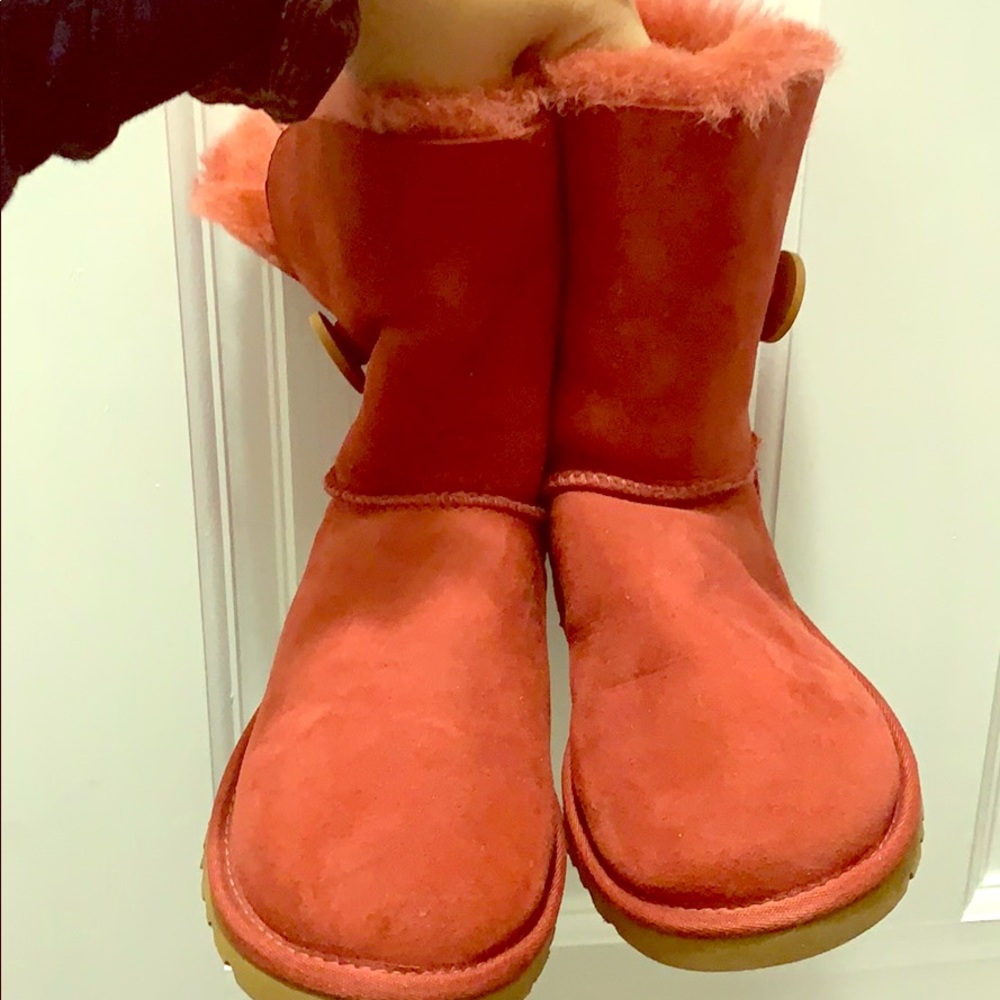 UGG Bailey Button ll -Coral Short Uggs with Button